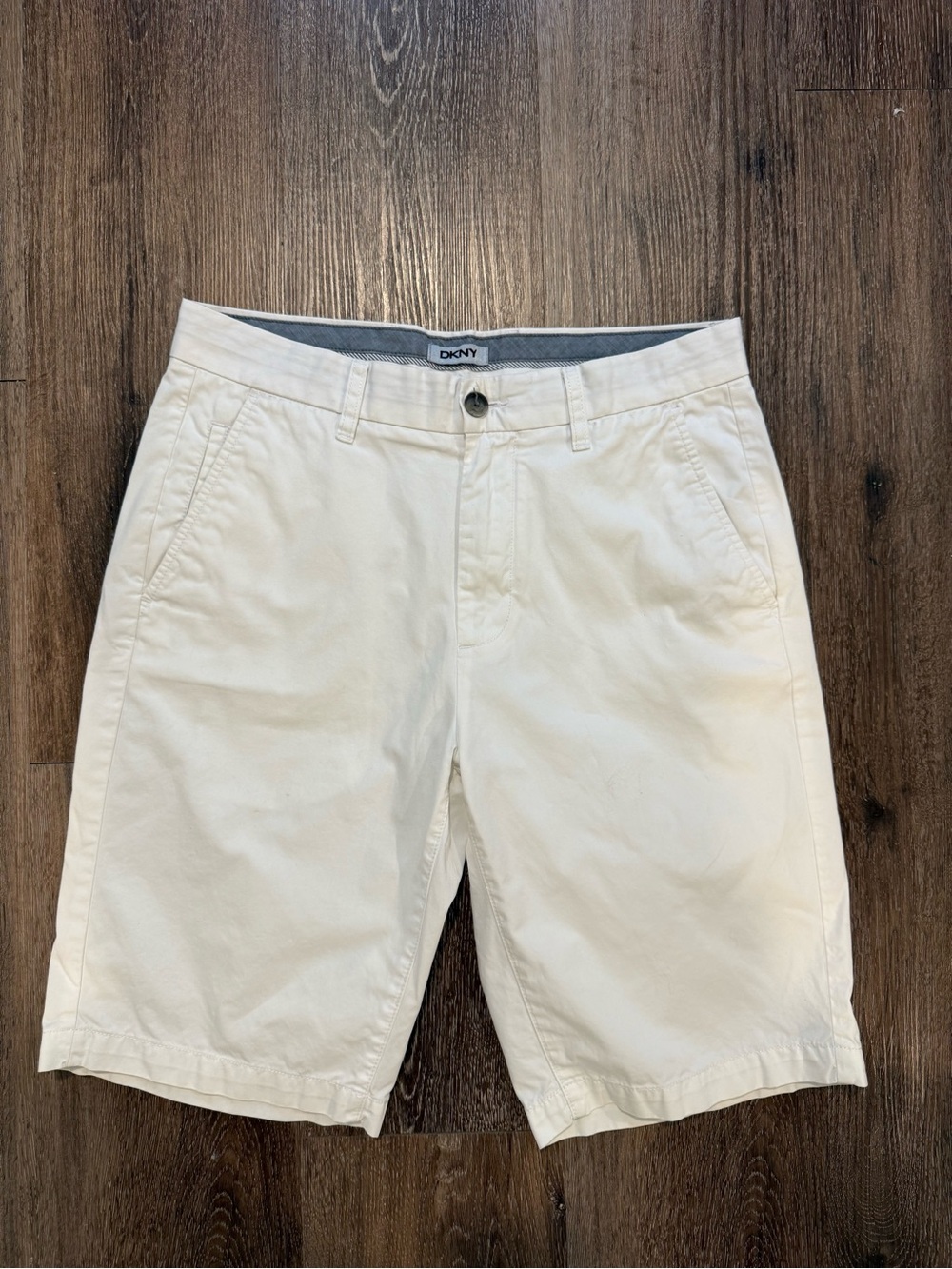 DKNY Men’s Lightweight 100% Cotton Flat Front Shorts off white sz 30 Inseam 10,5